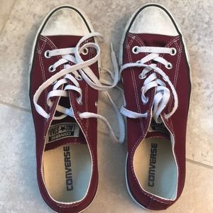 Maroon low top converse